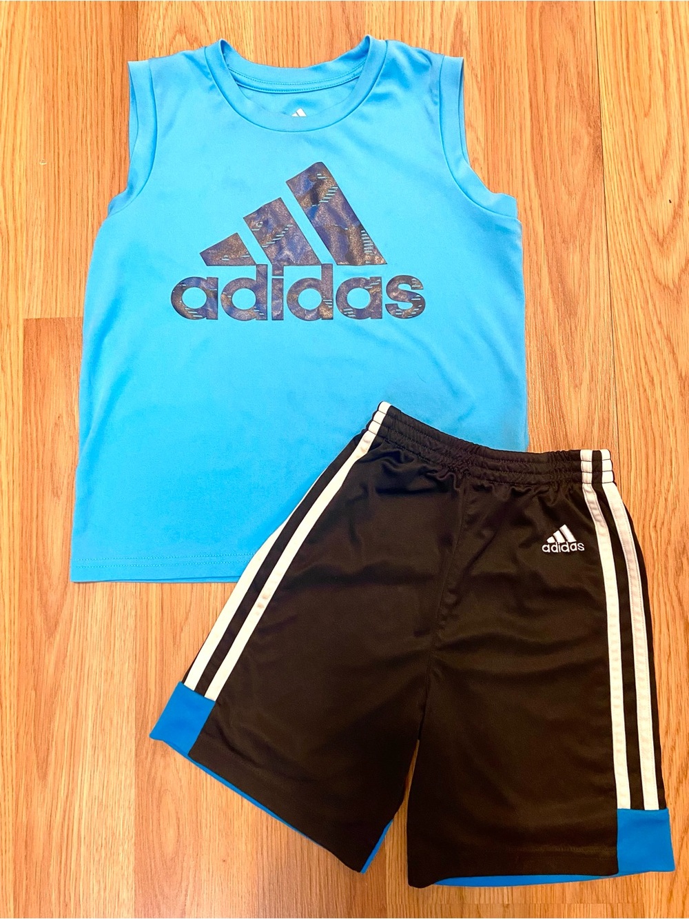 💙🖤 ADIDAS MATCHING SET FOR BOYS SIZE 4T! TANKTOP AND SHORTS BLUE STRIPES 2 PIECE